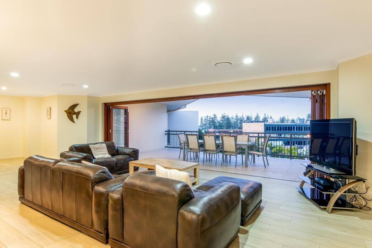 The Village Holiday Apartments At Burleigh Heads Гоулд Коуст Екстериор снимка