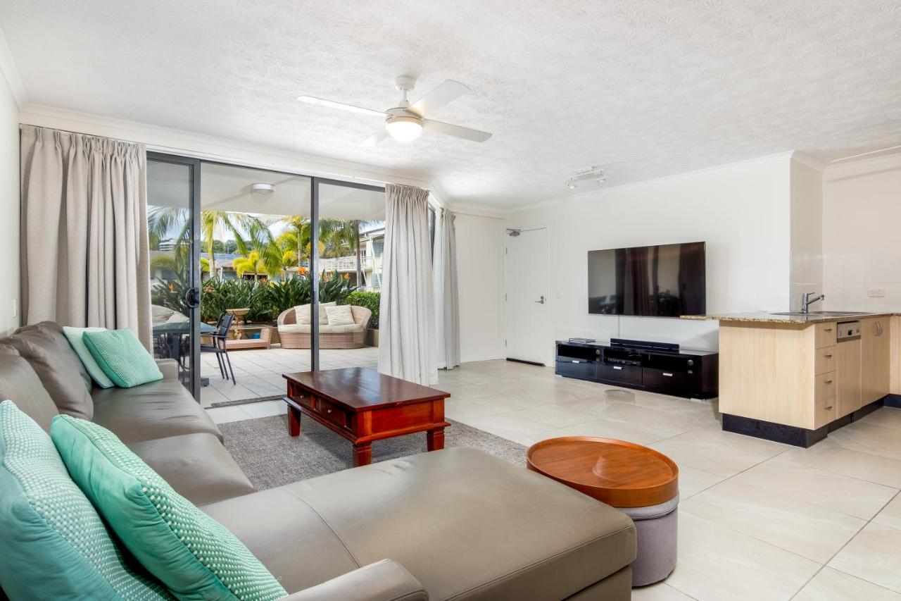The Village Holiday Apartments At Burleigh Heads Гоулд Коуст Екстериор снимка