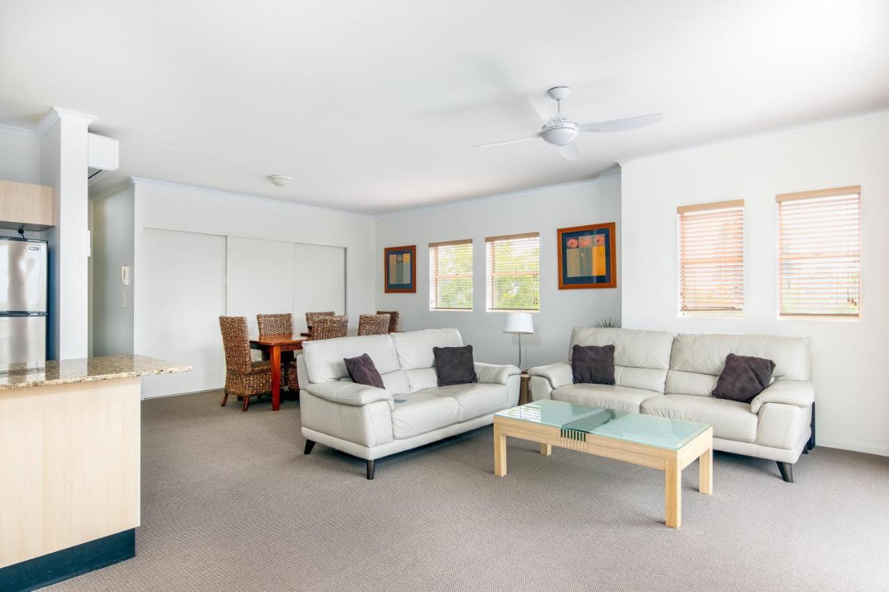 The Village Holiday Apartments At Burleigh Heads Гоулд Коуст Екстериор снимка