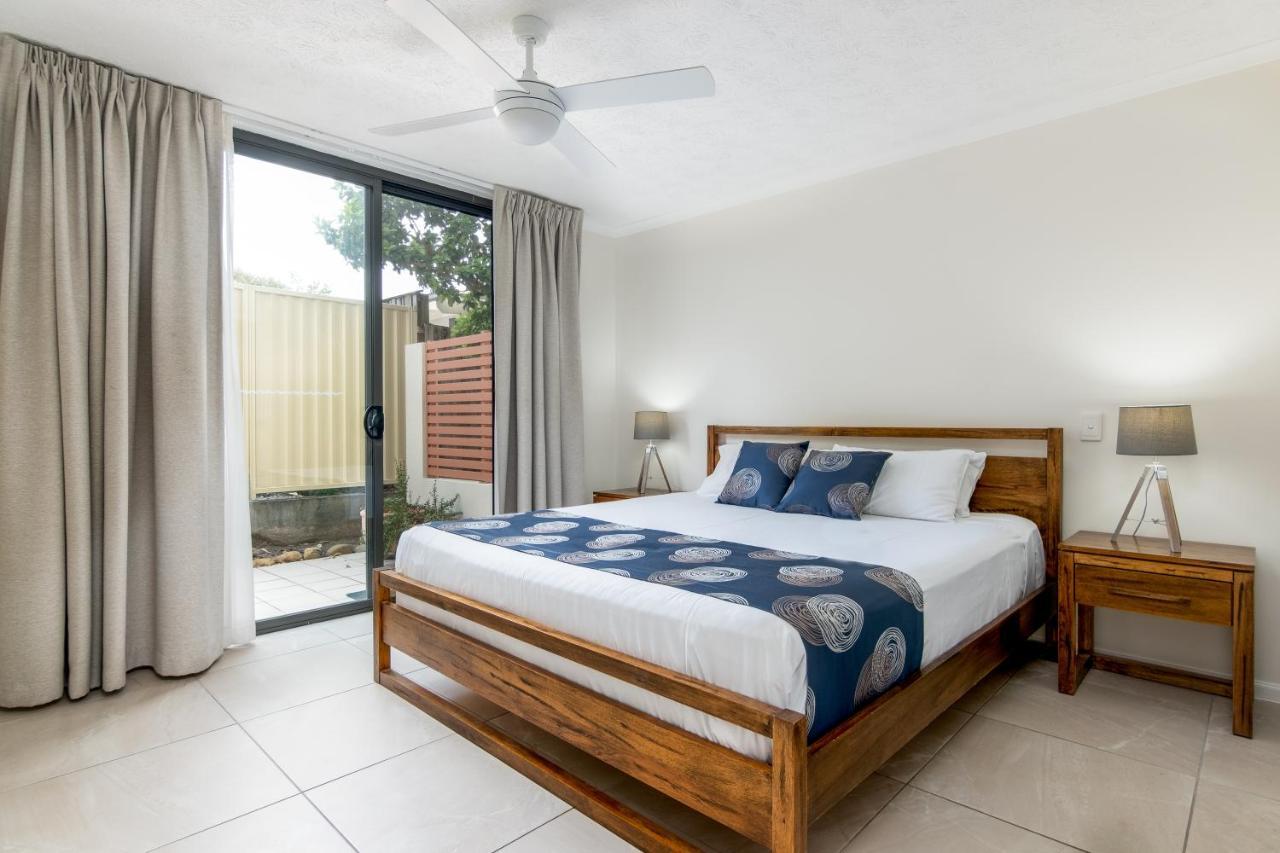 The Village Holiday Apartments At Burleigh Heads Гоулд Коуст Екстериор снимка