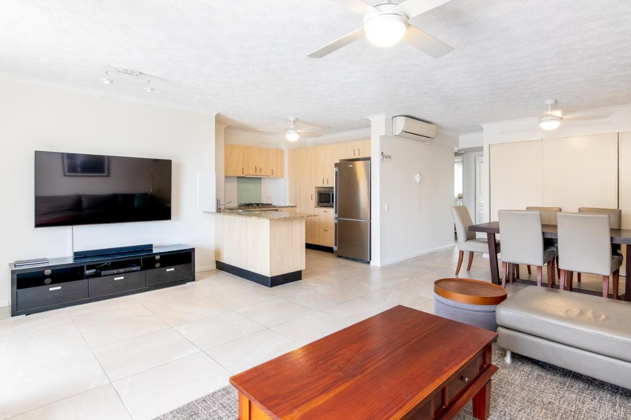 The Village Holiday Apartments At Burleigh Heads Гоулд Коуст Екстериор снимка