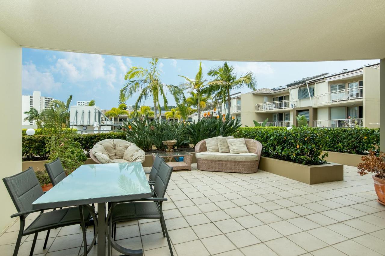The Village Holiday Apartments At Burleigh Heads Гоулд Коуст Екстериор снимка