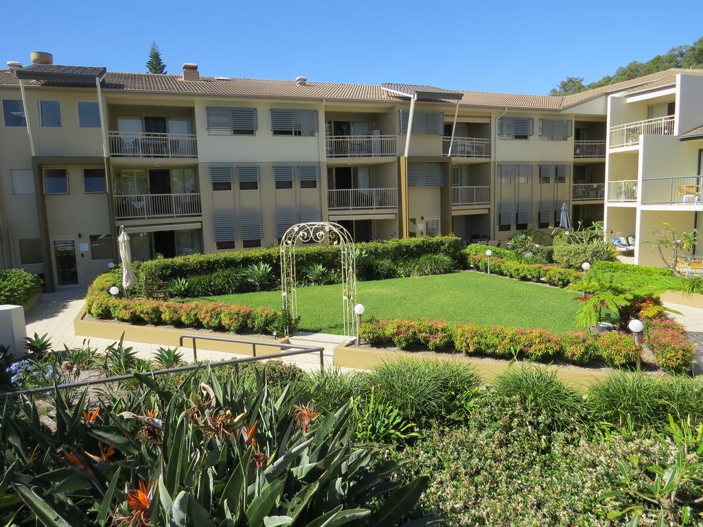 The Village Holiday Apartments At Burleigh Heads Гоулд Коуст Екстериор снимка