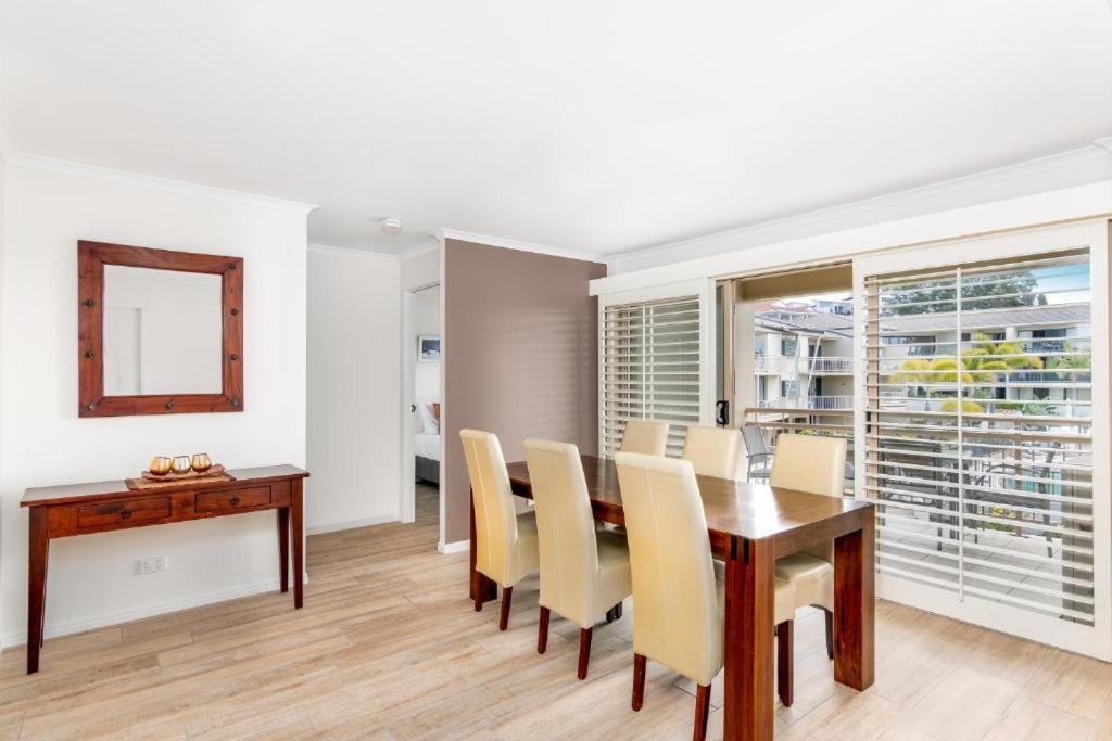 The Village Holiday Apartments At Burleigh Heads Гоулд Коуст Екстериор снимка
