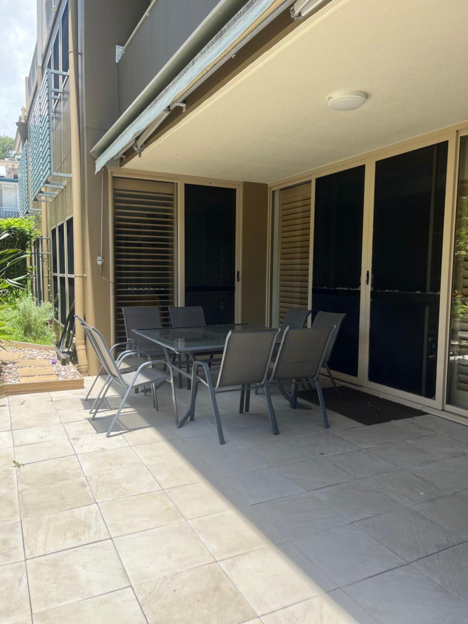 The Village Holiday Apartments At Burleigh Heads Гоулд Коуст Екстериор снимка