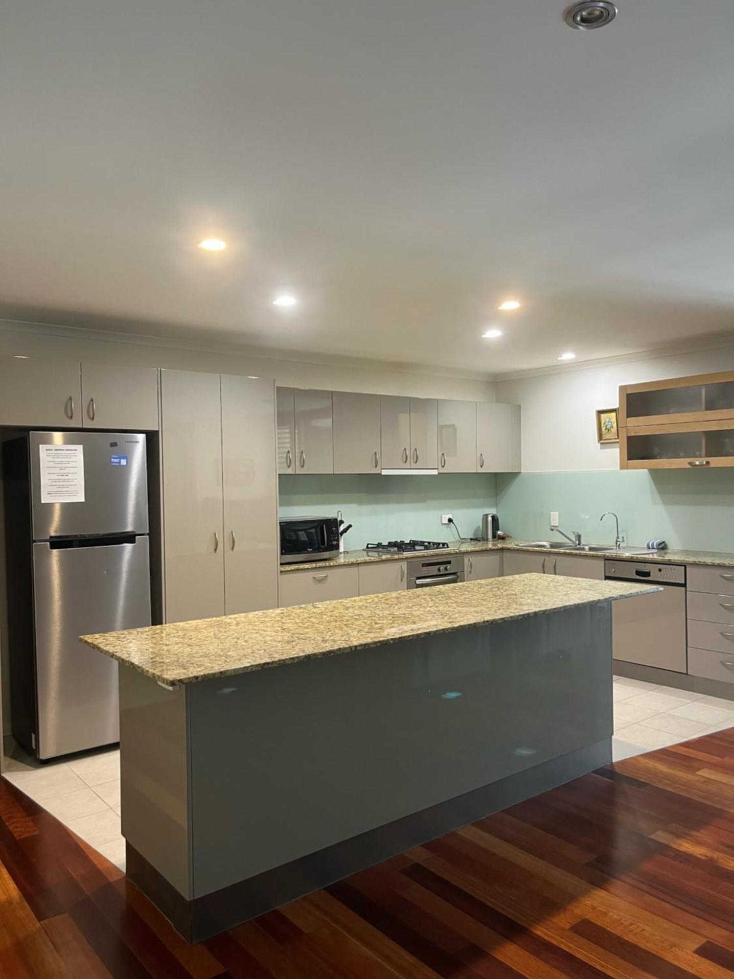 The Village Holiday Apartments At Burleigh Heads Гоулд Коуст Екстериор снимка
