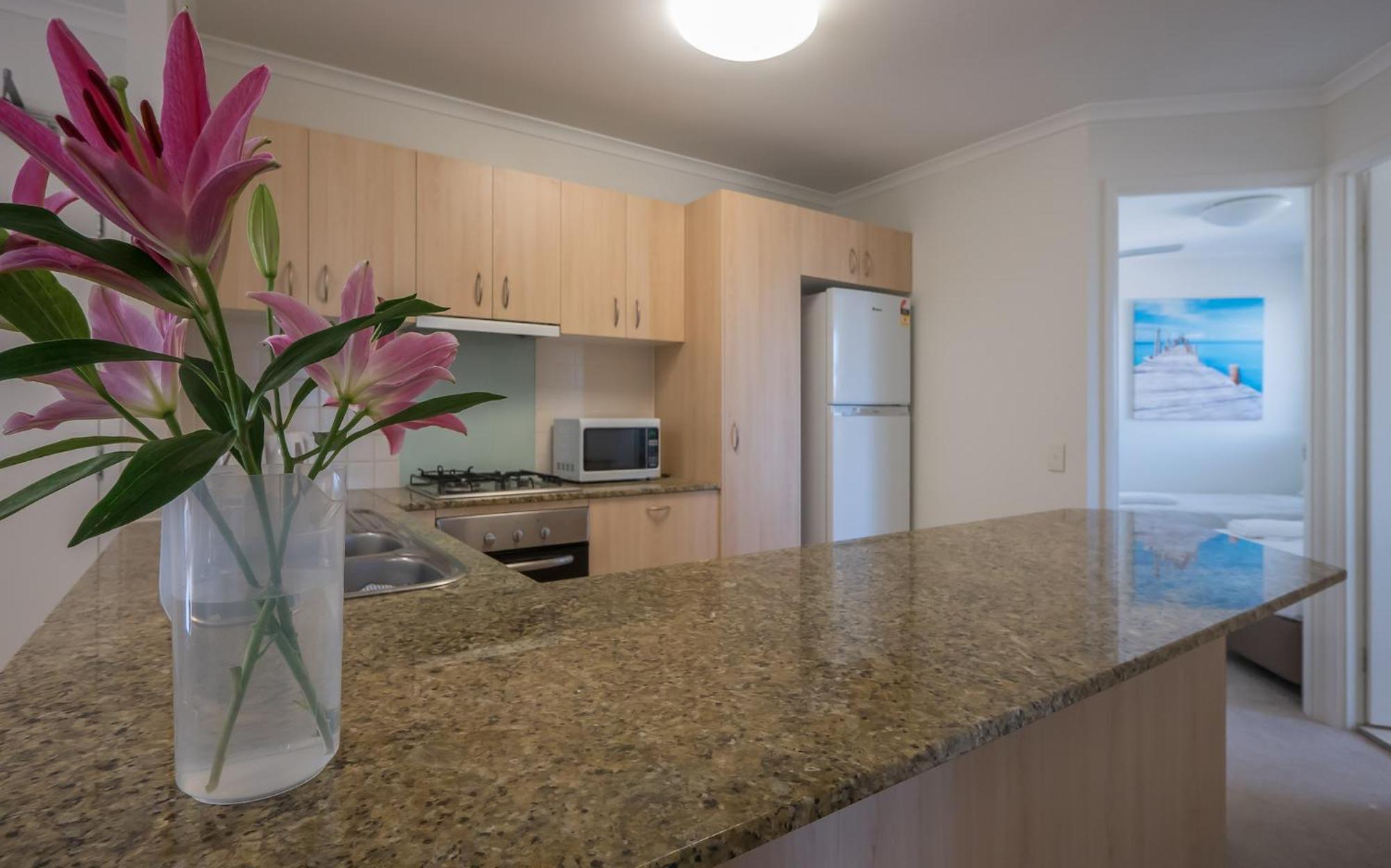 The Village Holiday Apartments At Burleigh Heads Гоулд Коуст Екстериор снимка