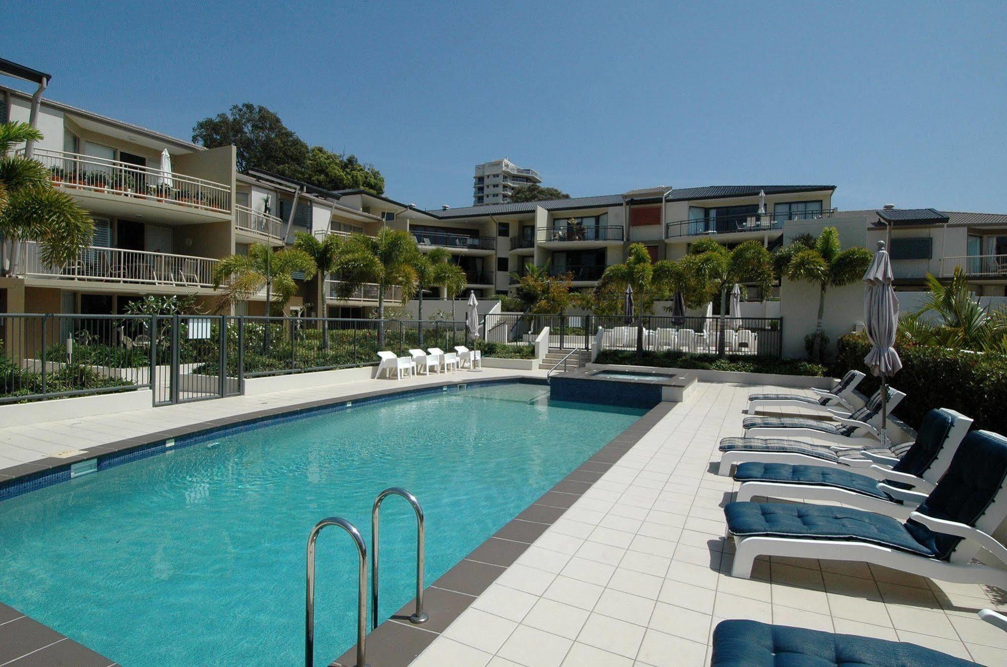 The Village Holiday Apartments At Burleigh Heads Гоулд Коуст Екстериор снимка