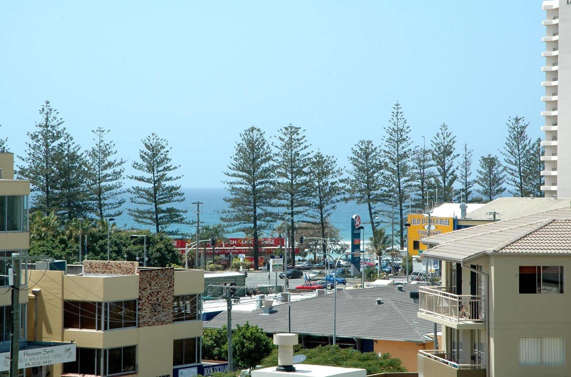The Village Holiday Apartments At Burleigh Heads Гоулд Коуст Екстериор снимка