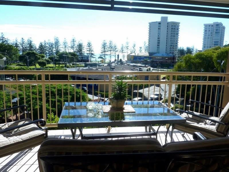 The Village Holiday Apartments At Burleigh Heads Гоулд Коуст Екстериор снимка